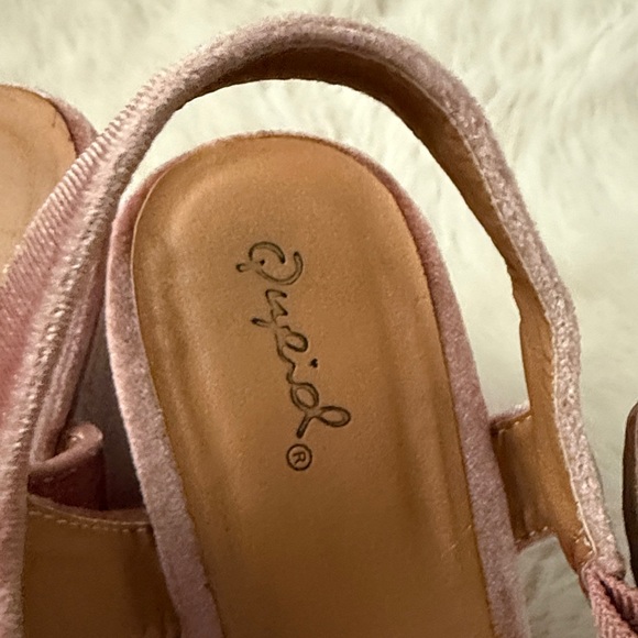QUPID Pink Velvet Wedge Sandals with Embroidery Details - Picture 9 of 12